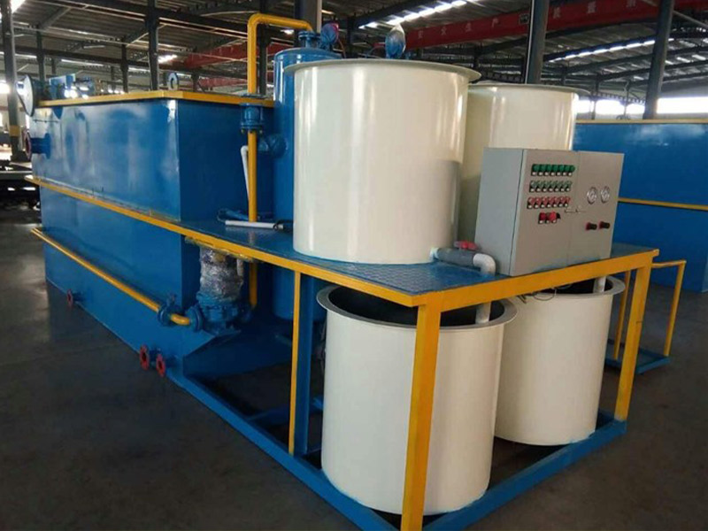 װ������