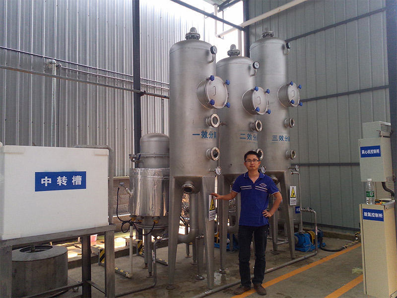 װ������